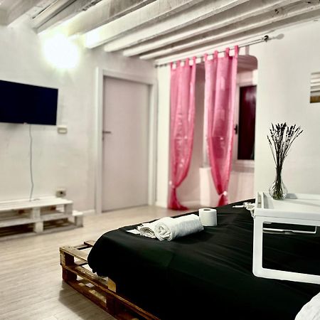 Genova Centro Affittacamere- Bagno In Comune المظهر الخارجي الصورة