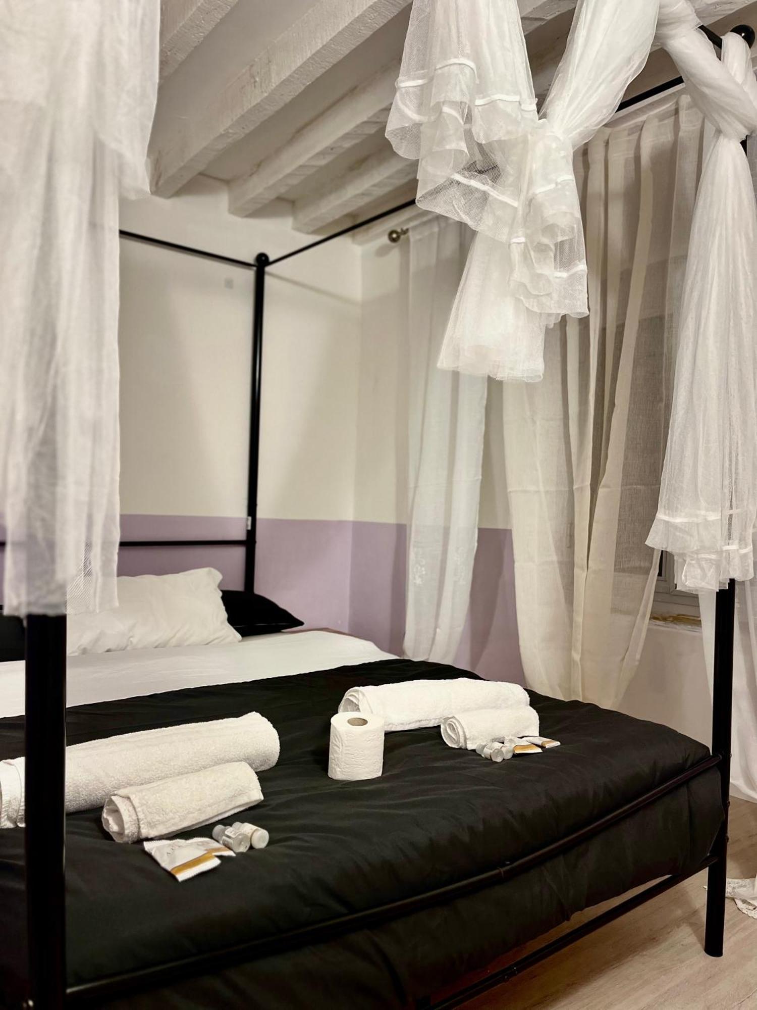 Genova Centro Affittacamere- Bagno In Comune المظهر الخارجي الصورة