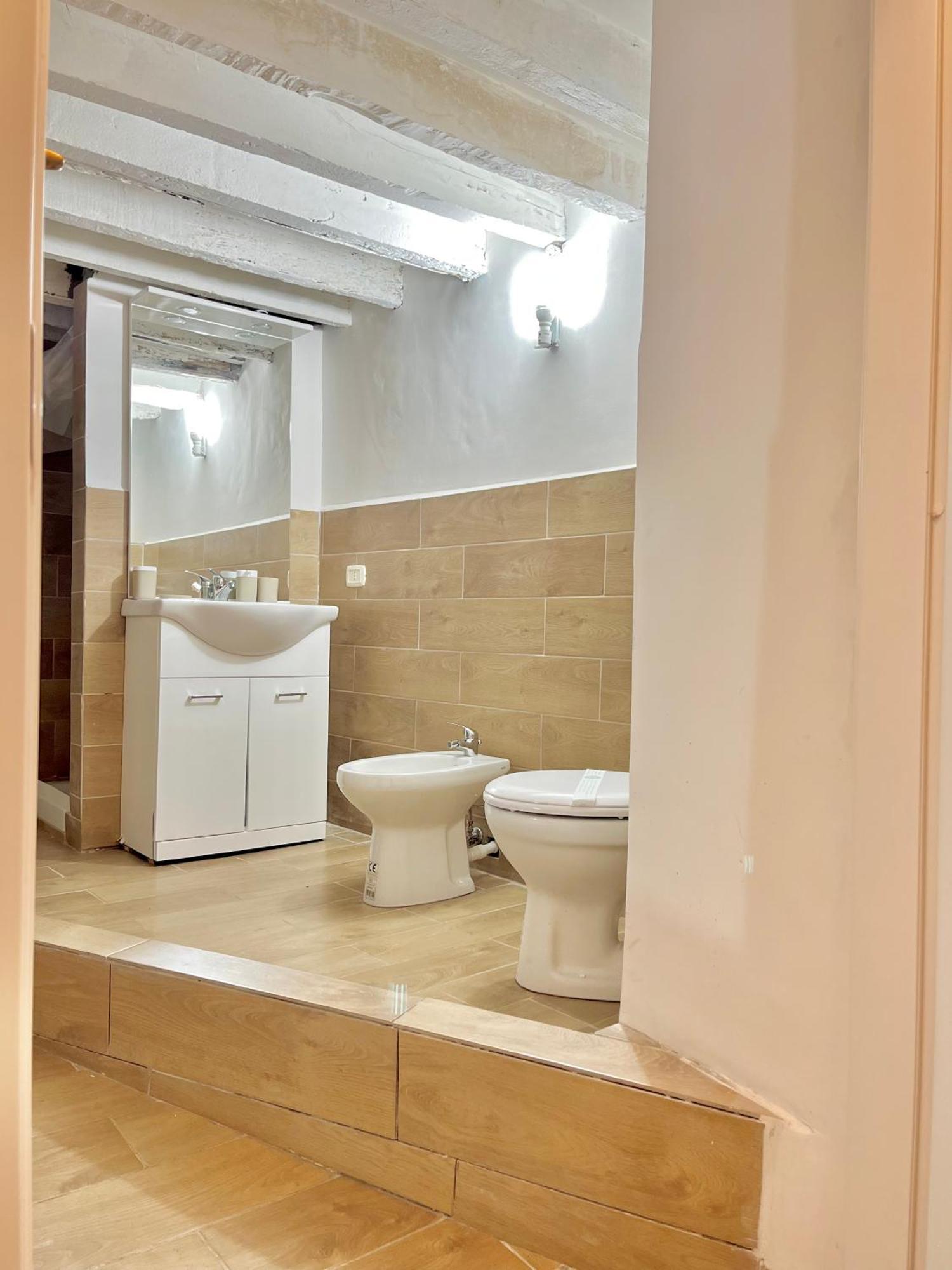 Genova Centro Affittacamere- Bagno In Comune المظهر الخارجي الصورة